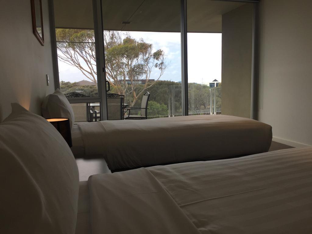 Onshore Torquay Rom bilde