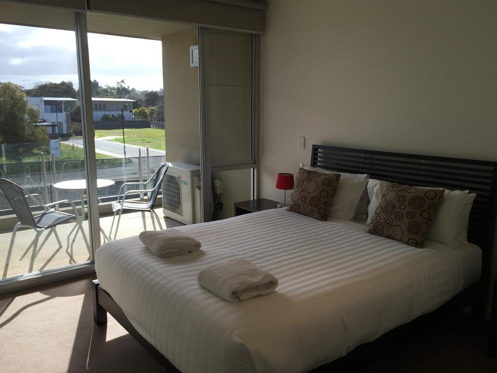 Onshore Torquay Rom bilde